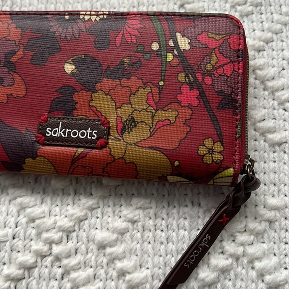 Sakroots women’s floral wallet - Picture 2 of 9